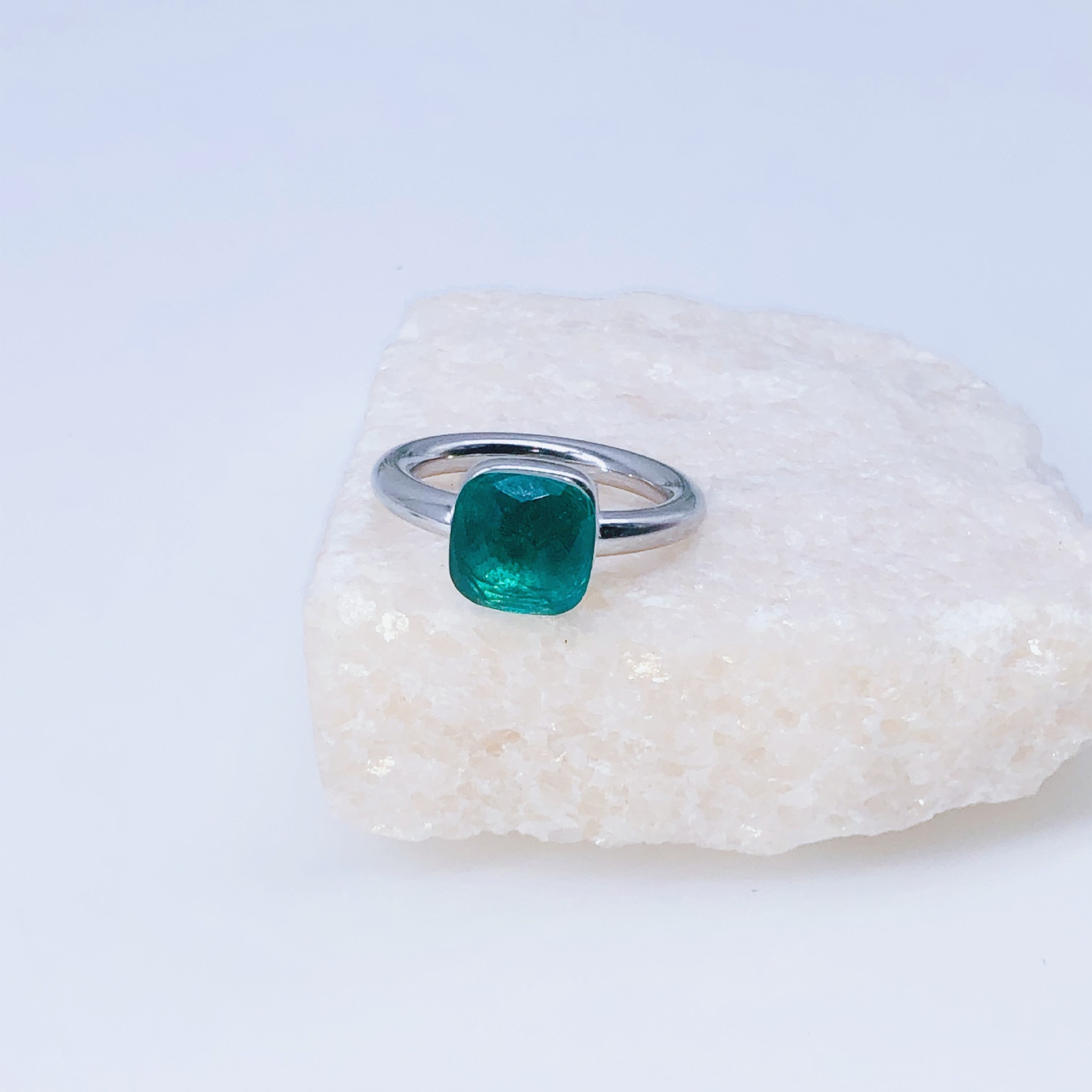 24:Steel color: December-Kong Lan