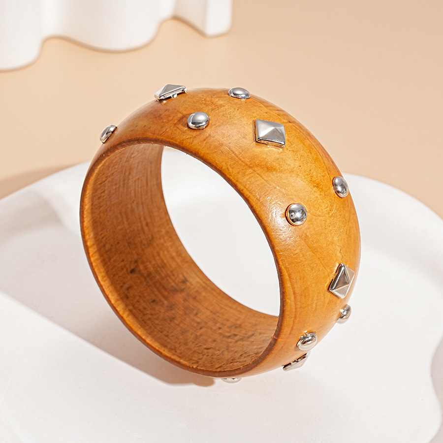 1:Bracelet-light brown round rivets