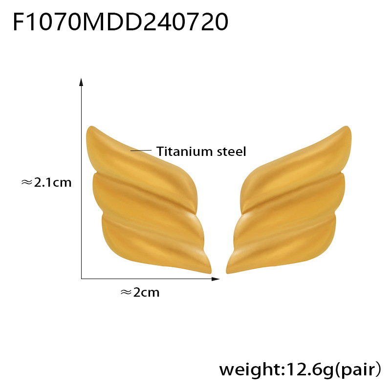 8:F1070-gold earrings