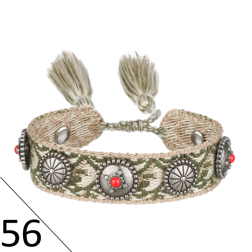 17:(D word) metal nail bracelet 56