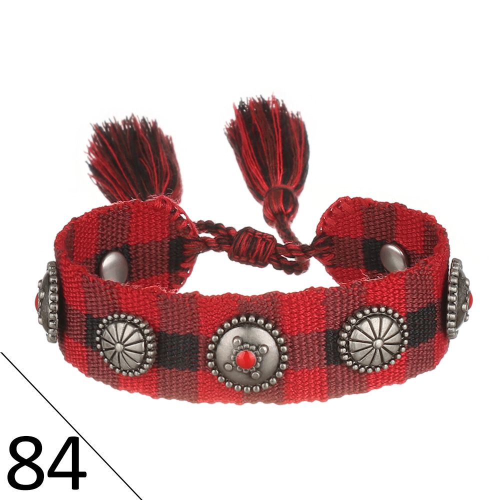 29:(D word) metal nail bracelet 84