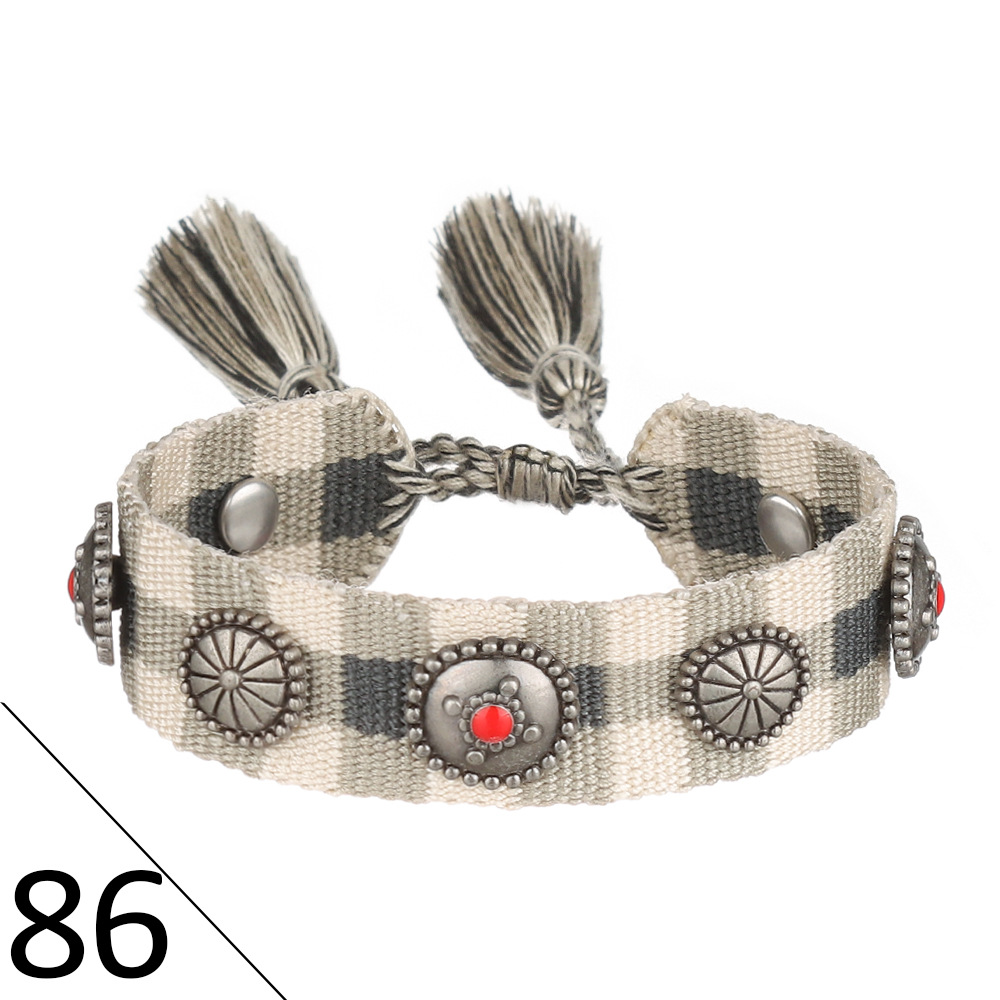 30:(D word) metal nail bracelet 86