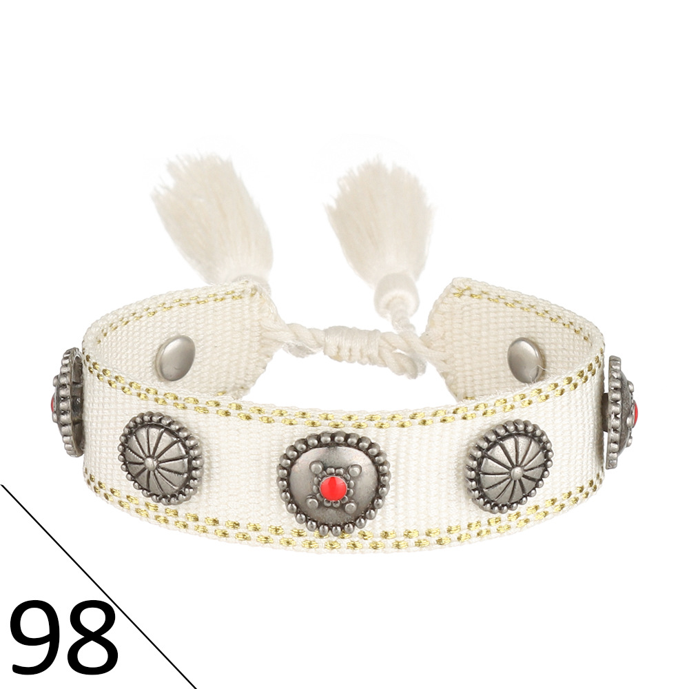 35:(D word) metal nail bracelet 98