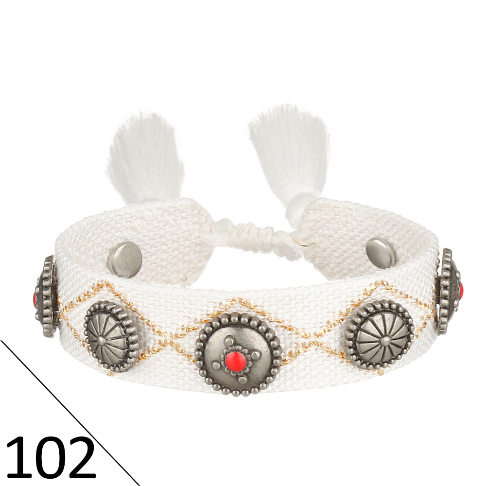 37:(D word) metal nail bracelet 102