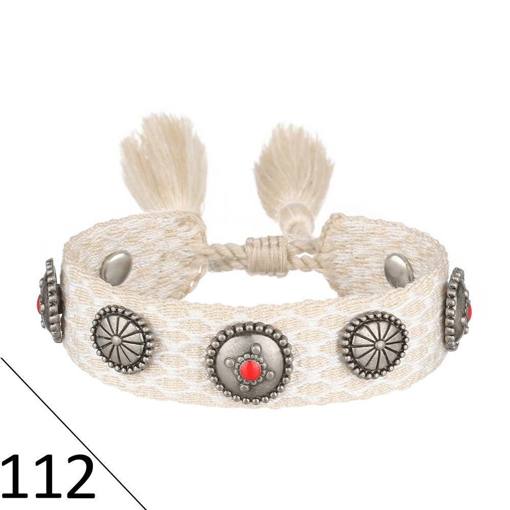 40:(D word) metal nail bracelet 112