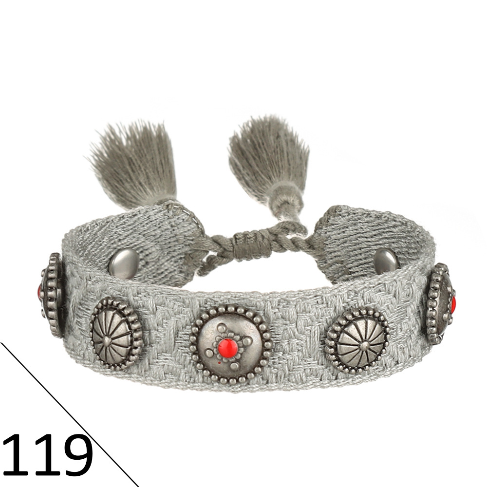 43:(D word) metal nail bracelet 119