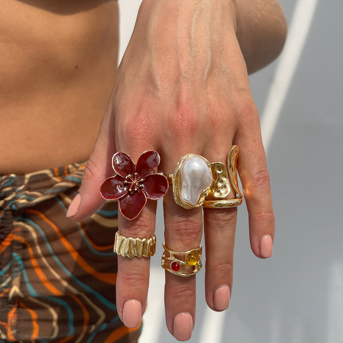 5:04 light gold   dark red six-piece set 6134