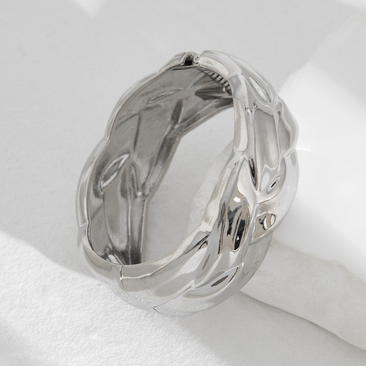 4:02 bracelet white k 2569