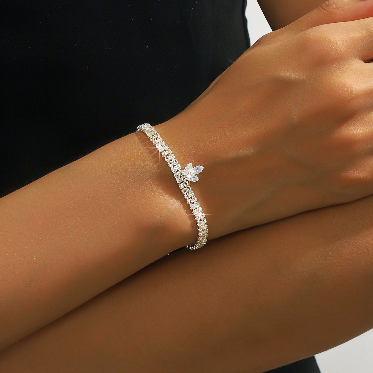 4:838394 silver bracelet