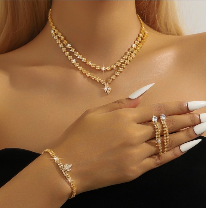 6:84839402 gold three-piece set