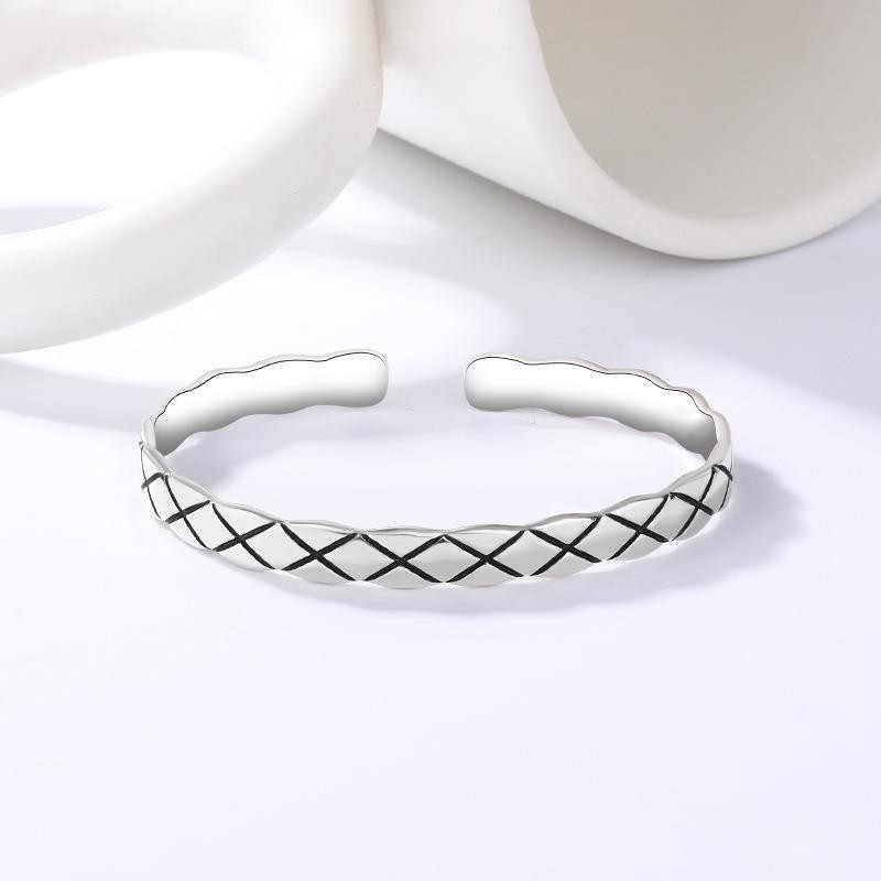 3:Diamond Plaid bracelet
