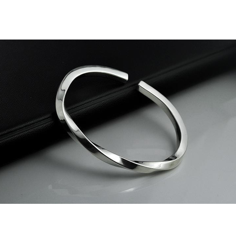 12:Mobius bright silver