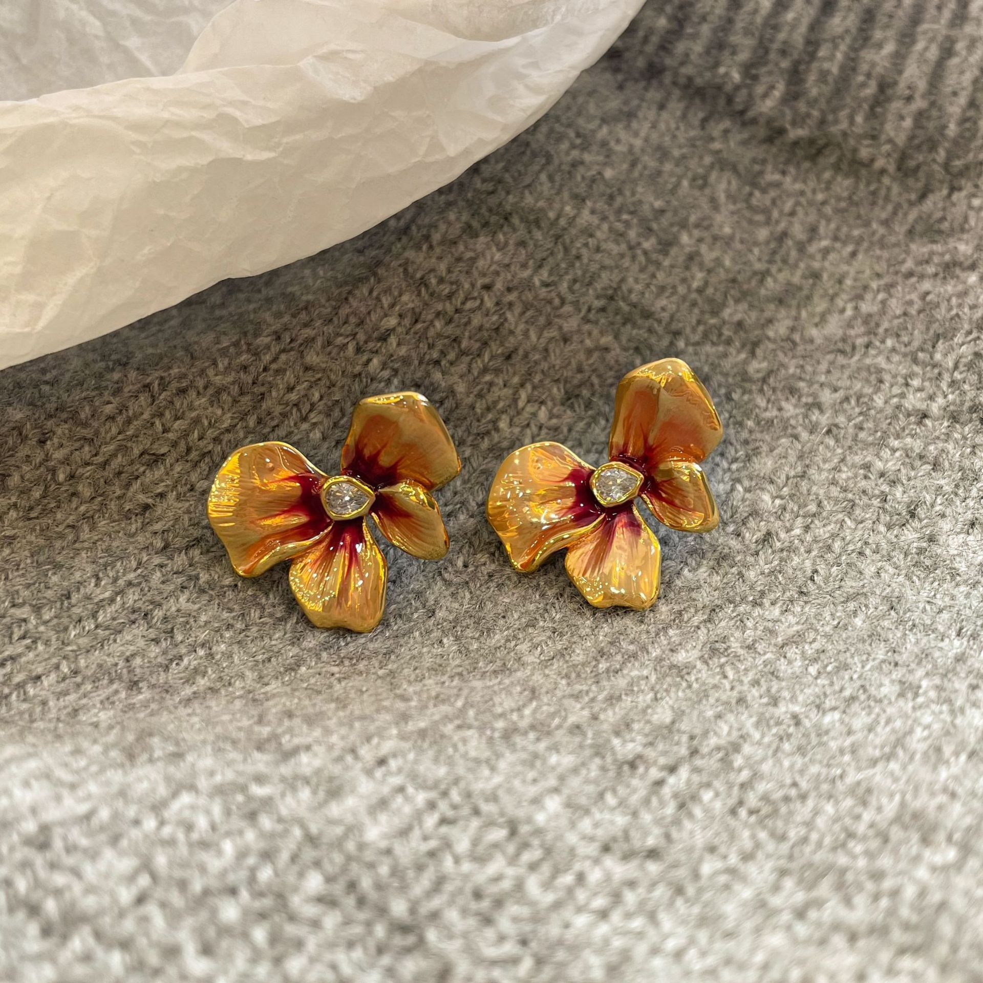 6:[copper plated with 18k real gold + s925 silver needle]: nl06133e-p