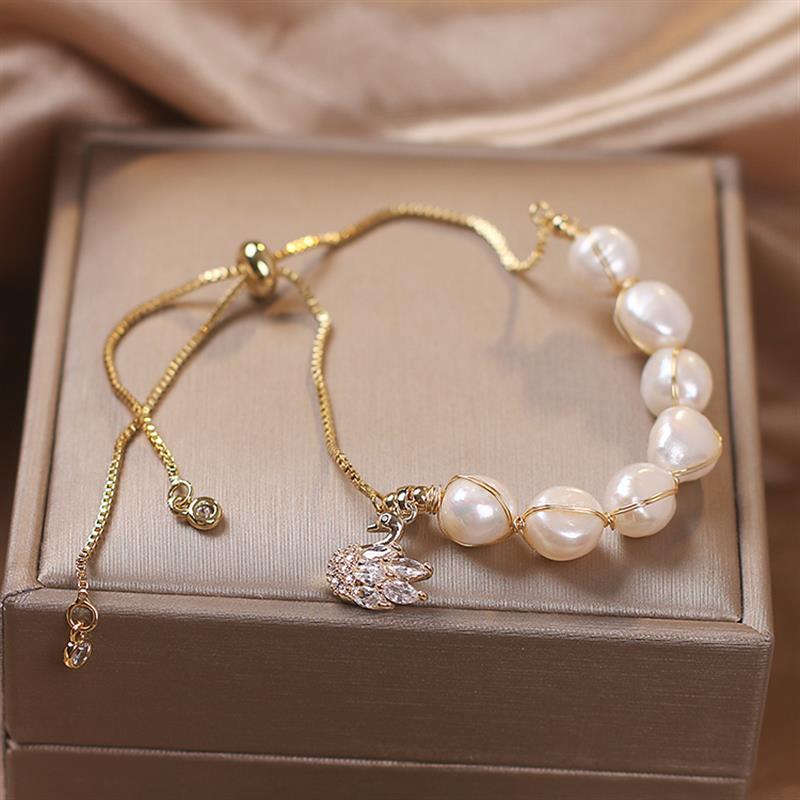 26:Feather White Stretch Swan