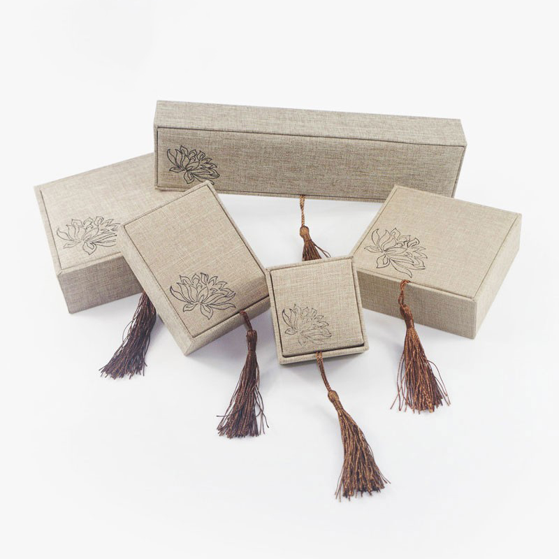 Linen tassels ring box 65x60x40mm