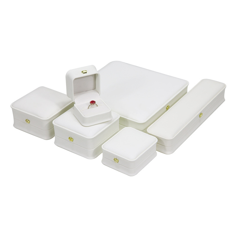 white ring box 6×6×4.5cm