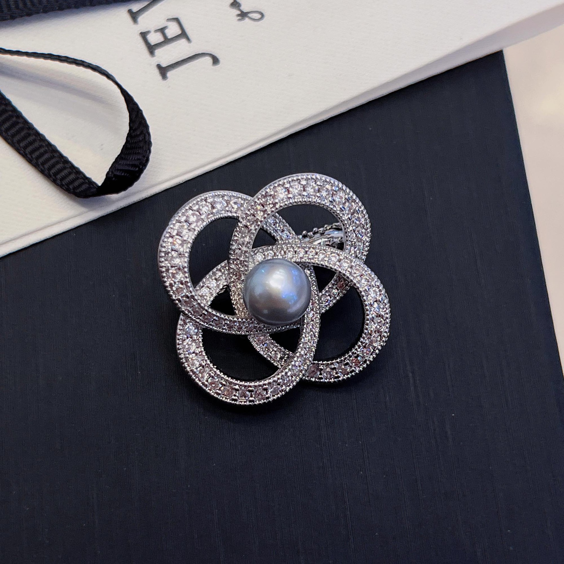 1:Camellia*freshwater steamed bun bead brooch