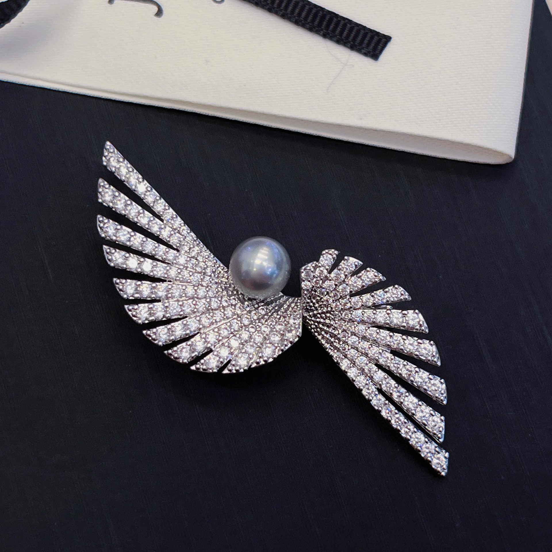 5:Wings*duck brooch with freshwater steamed bun beads
