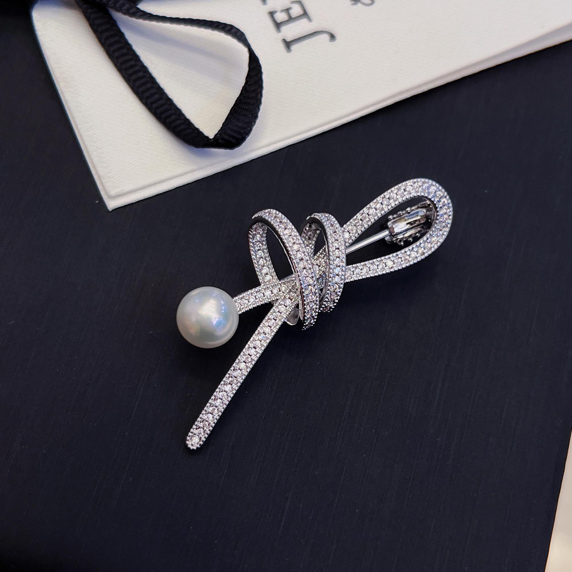 6:Streamer bow*dried water steamed bun bead brooch