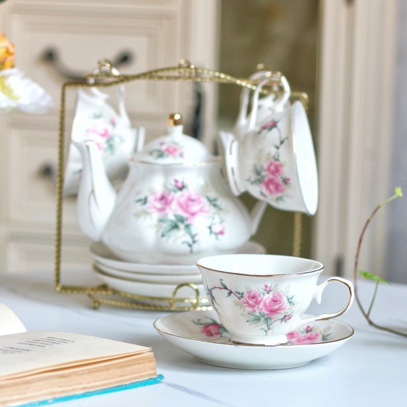 A 1 pot, 4 cups, 4 dishes, 1 gold rack