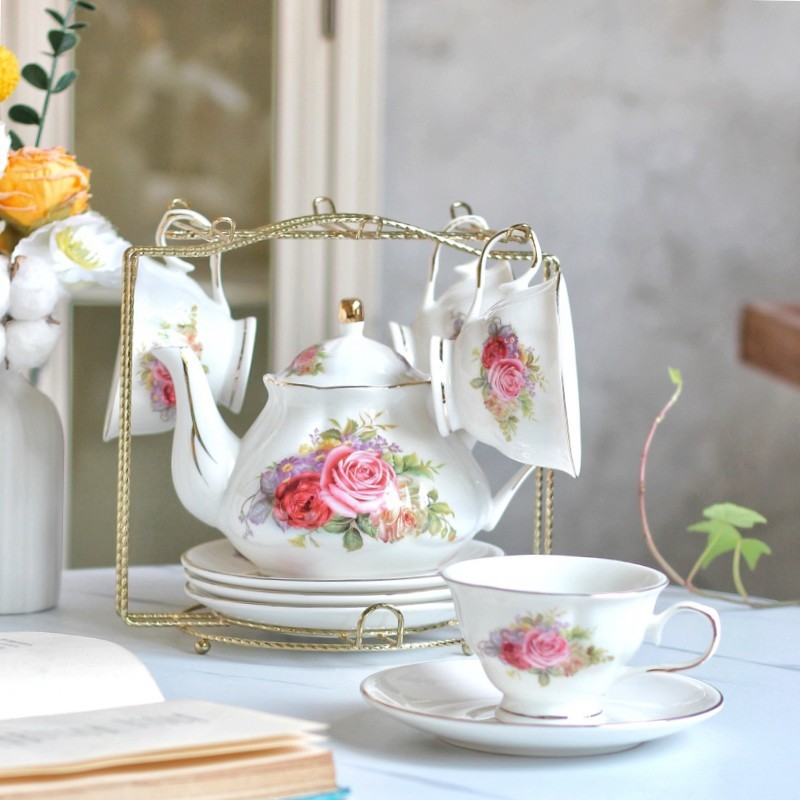 B 1 pot, 4 cups, 4 dishes, 1 gold rack