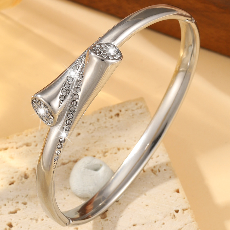 4:Silver white diamond