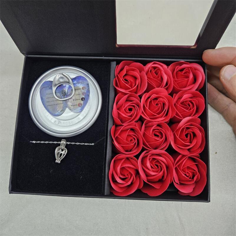 1:Black outer box + red flowers