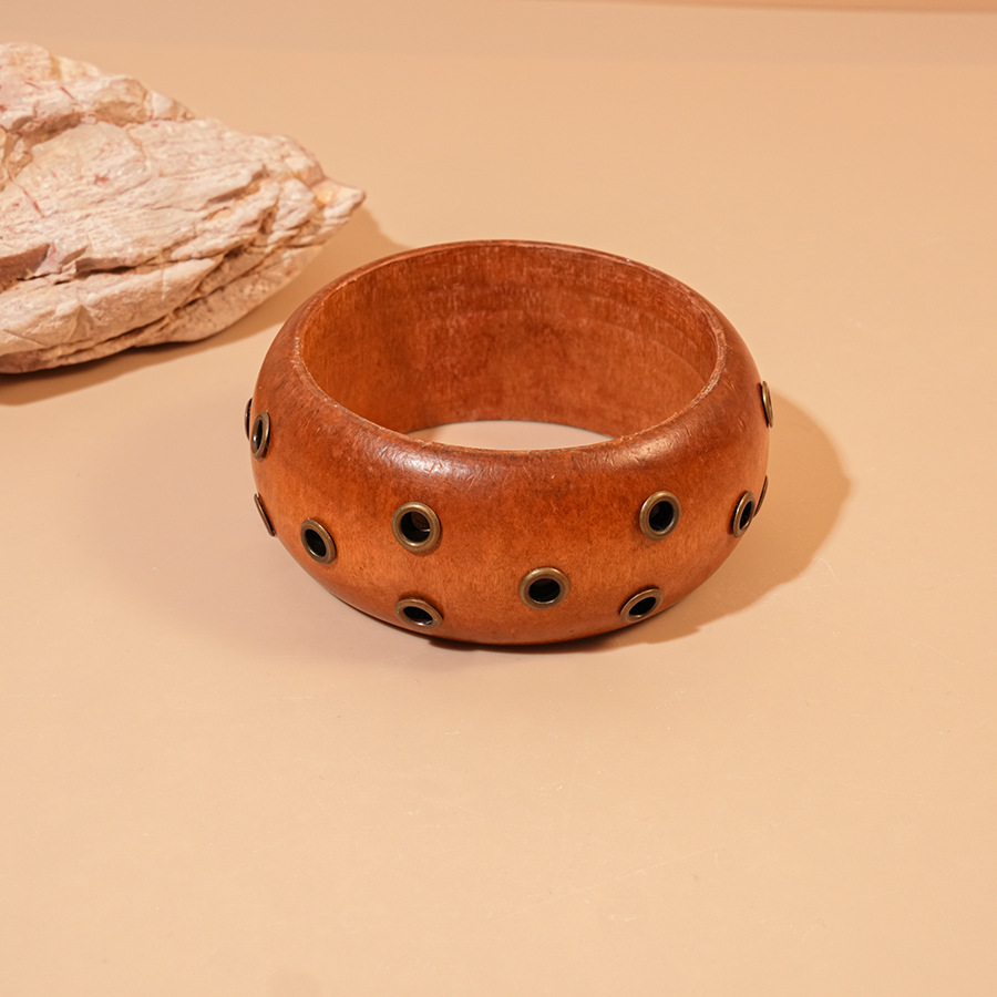 3:Bracelet-brown rivets