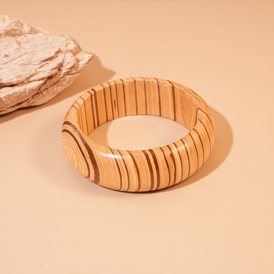8:Bracelet - brown thick 2.5