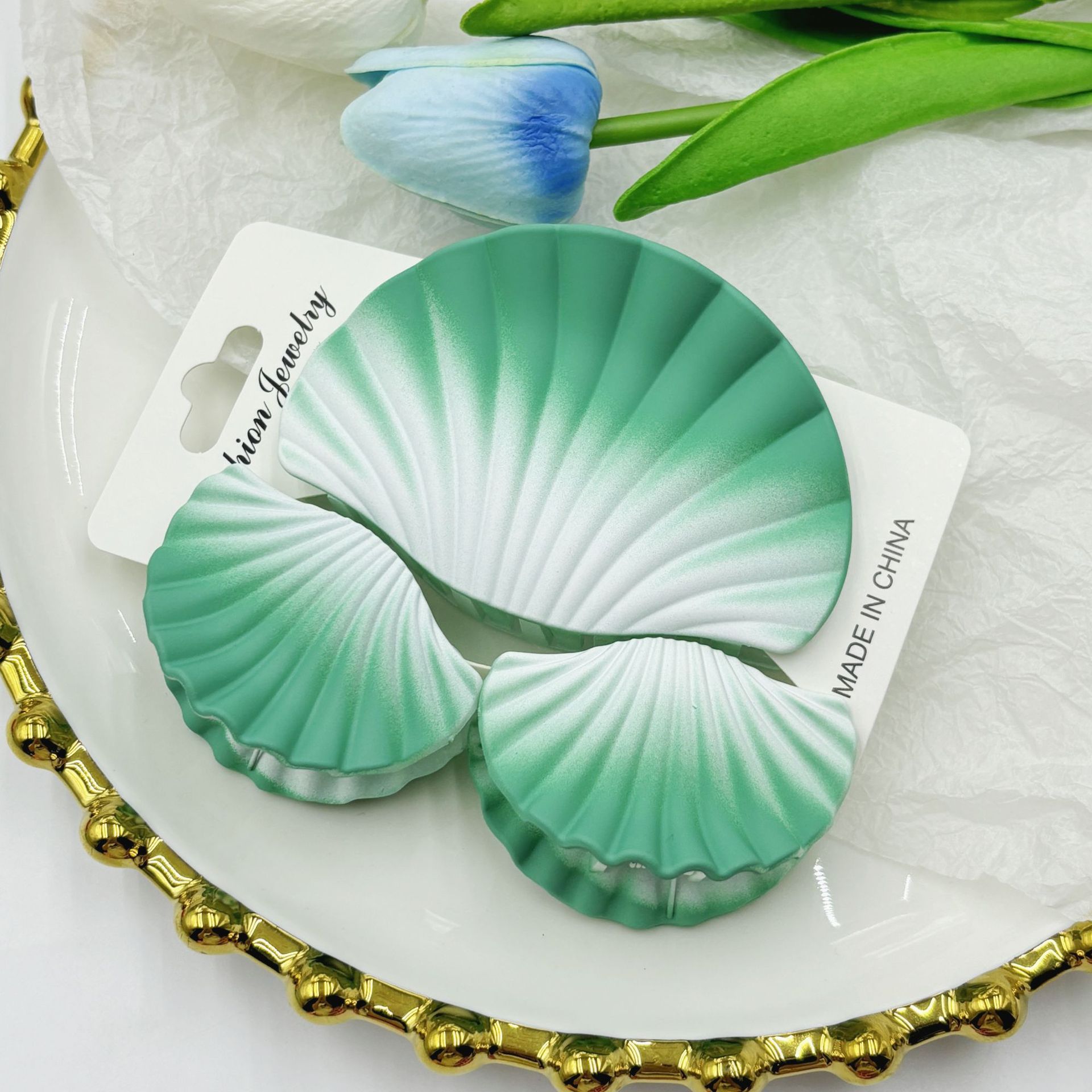 5:White and green three-piece set