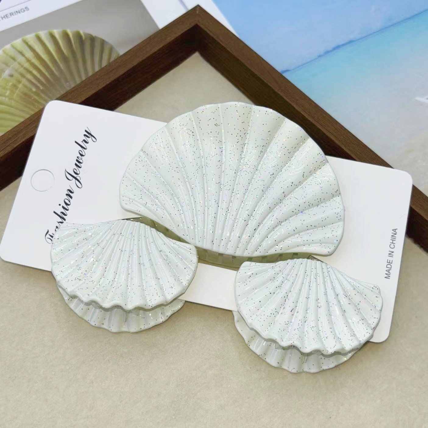 8:Fine shimmer off-white three-piece set