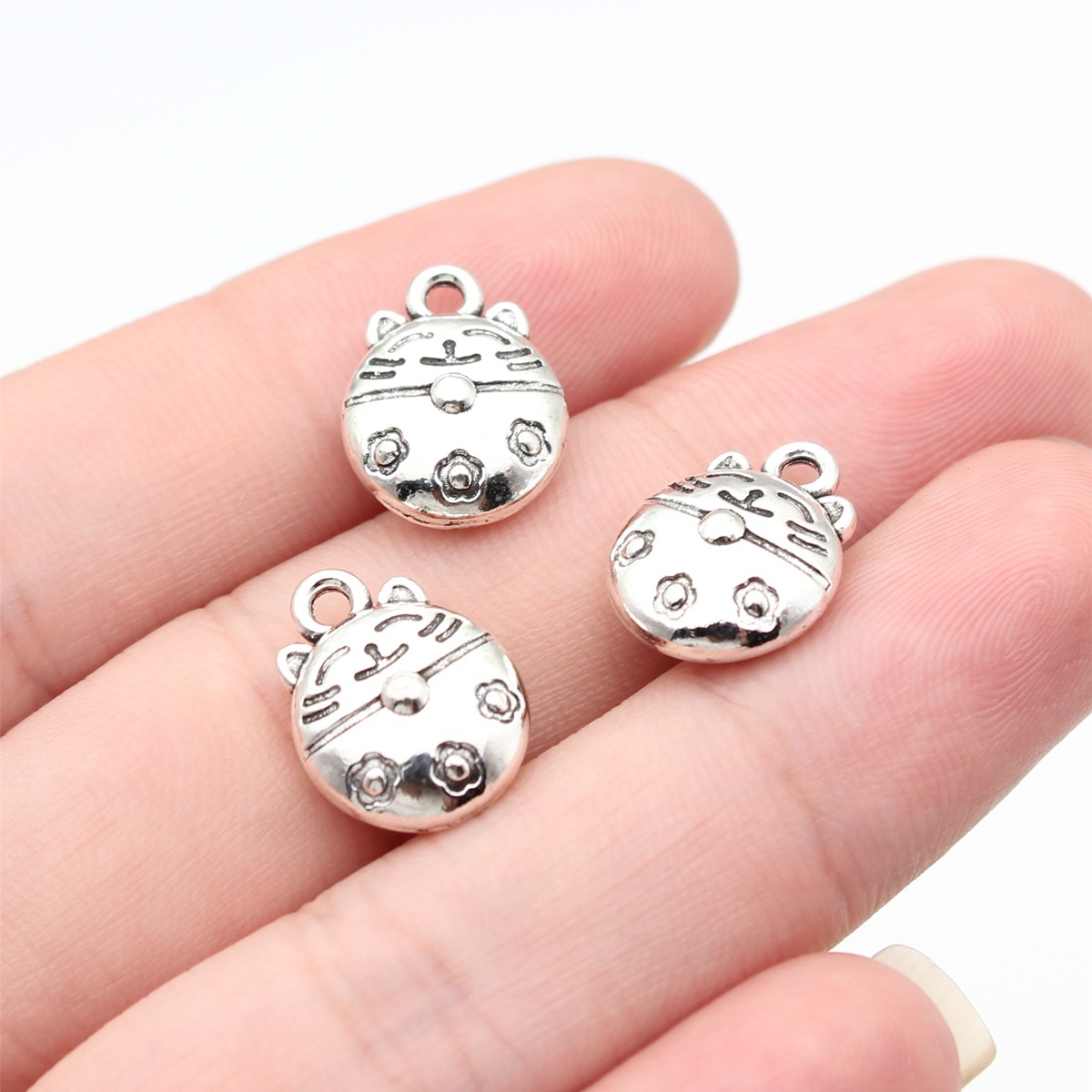 1:couleur argent antique