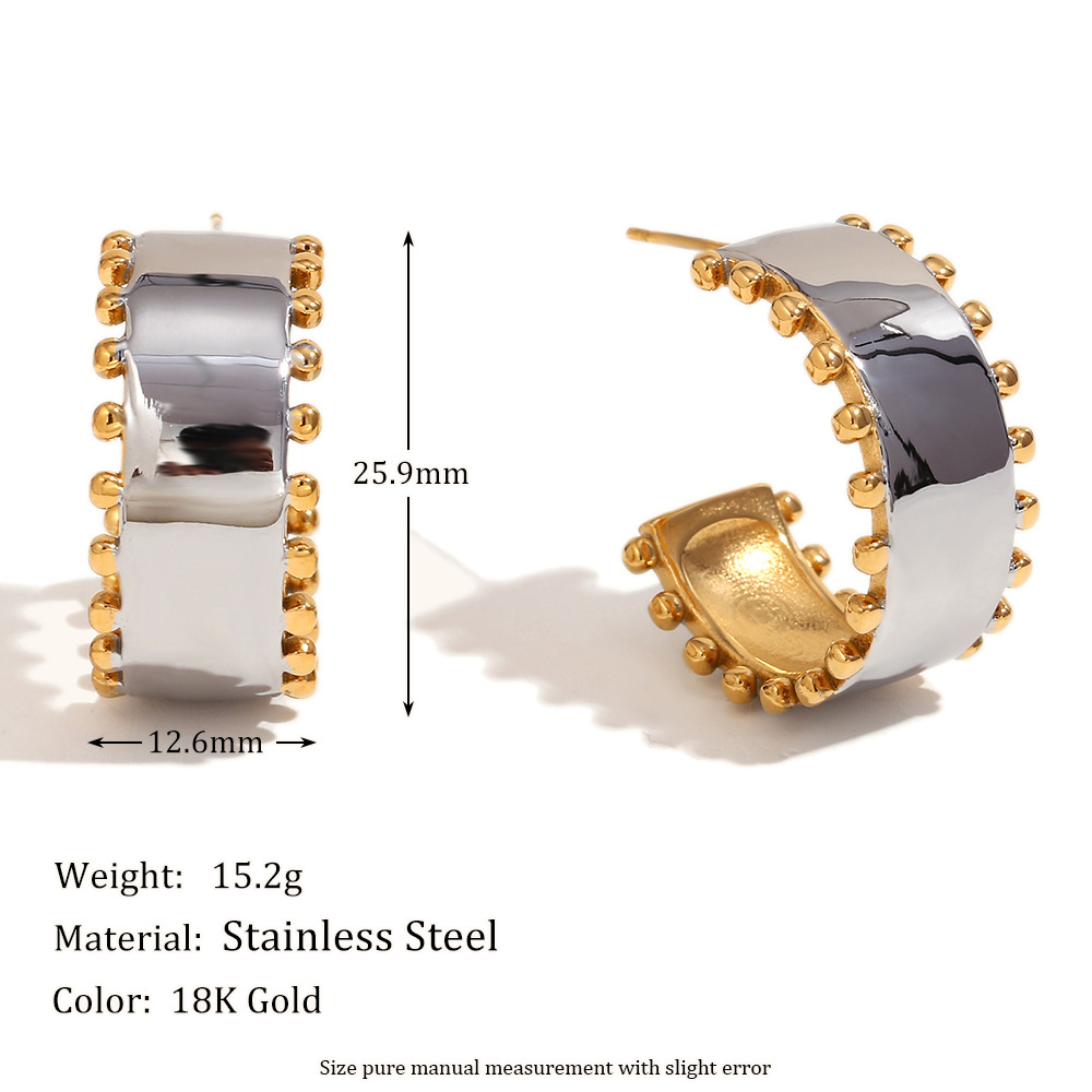 Ear studs  以上翻译结果来自有道神经网