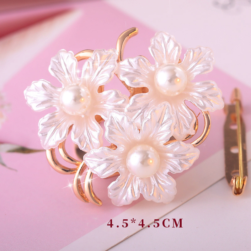 1:Three small flowers