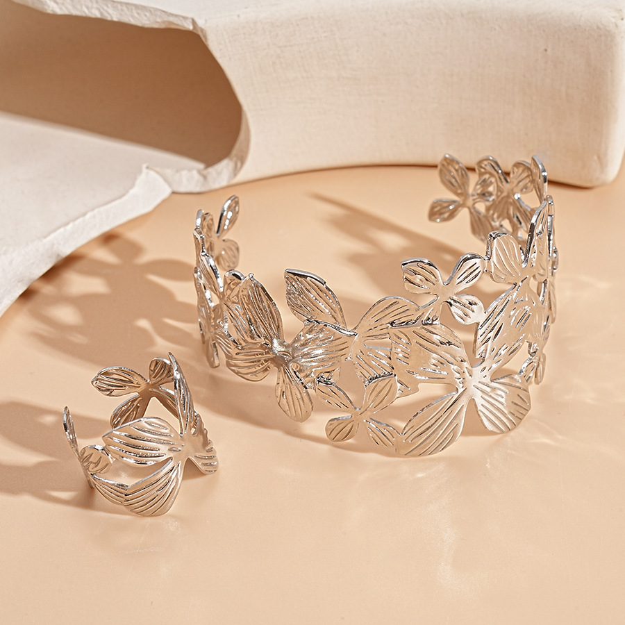 6:Bracelet-silver four leaf flower (set of two)
