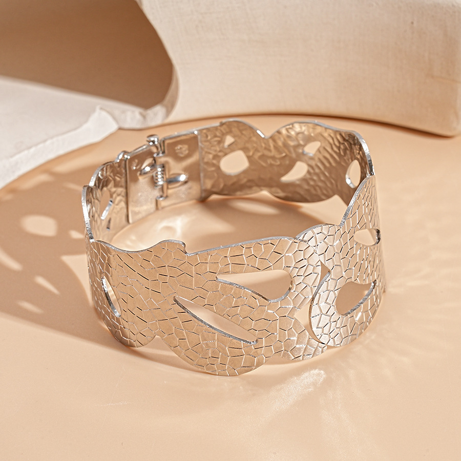 8:Bracelet-silver texture (single)