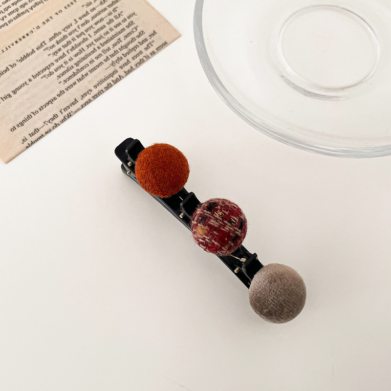 1:1579 orange gray ball