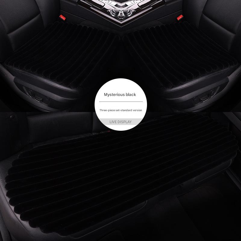 Mysterious black car with five seats and three-piece set