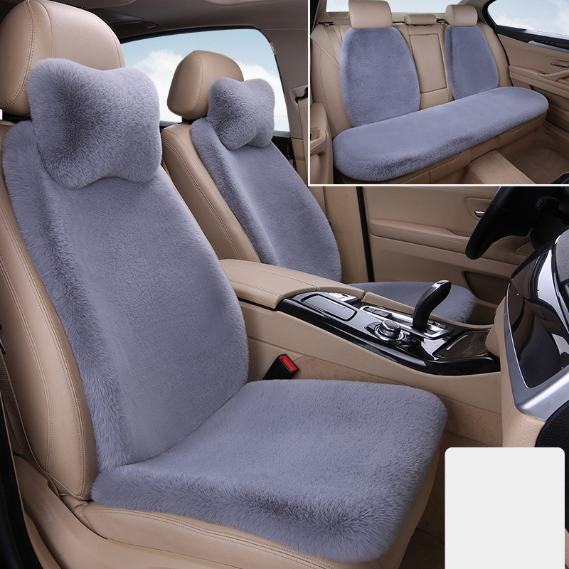 Light gray car with five seats and nine-piece set