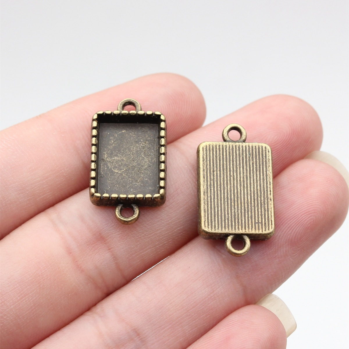 Outer diameter: 23x13mm Inner diameter: 13.6x9.7mm