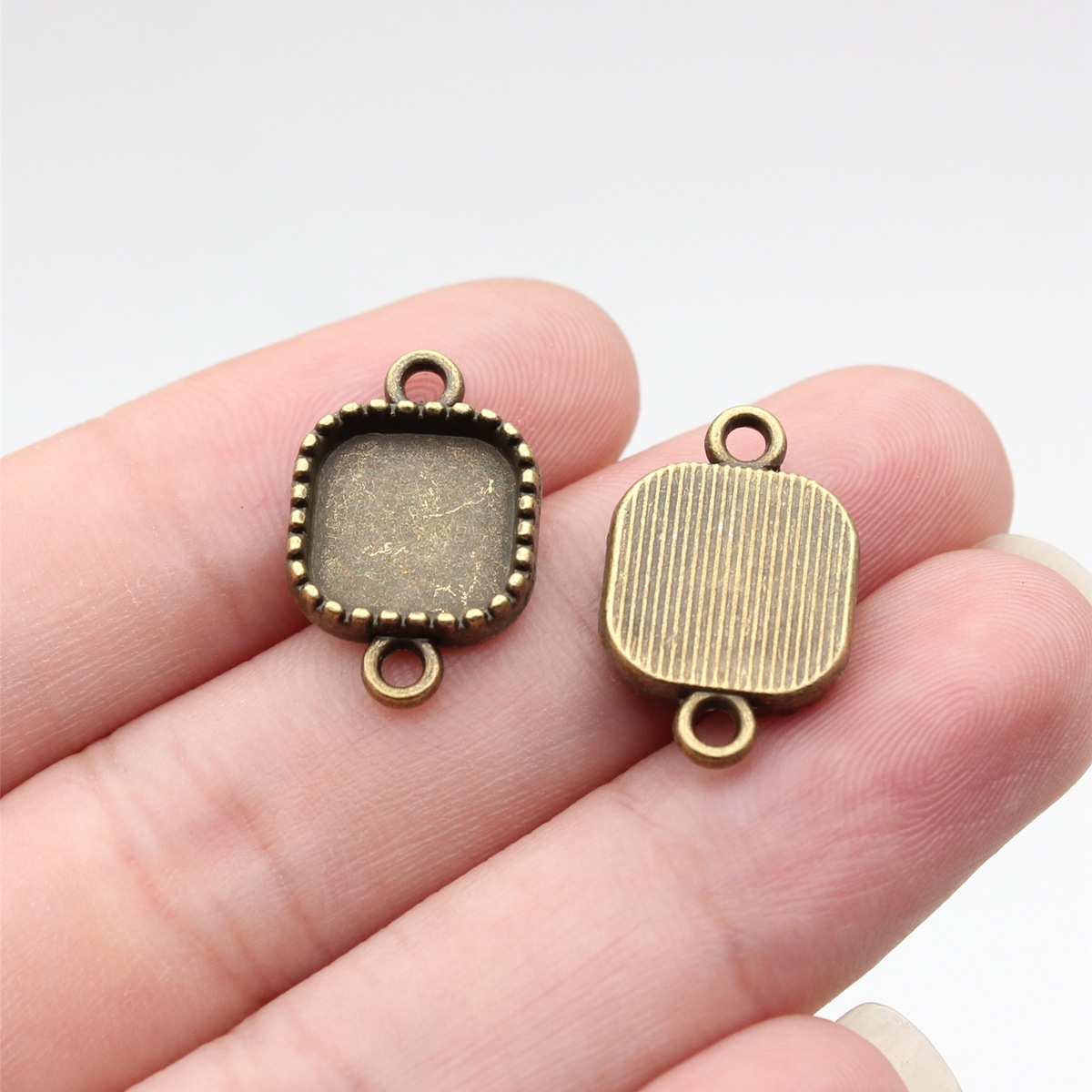 Outer diameter: 19x13mm Inner diameter: 10x10mm -