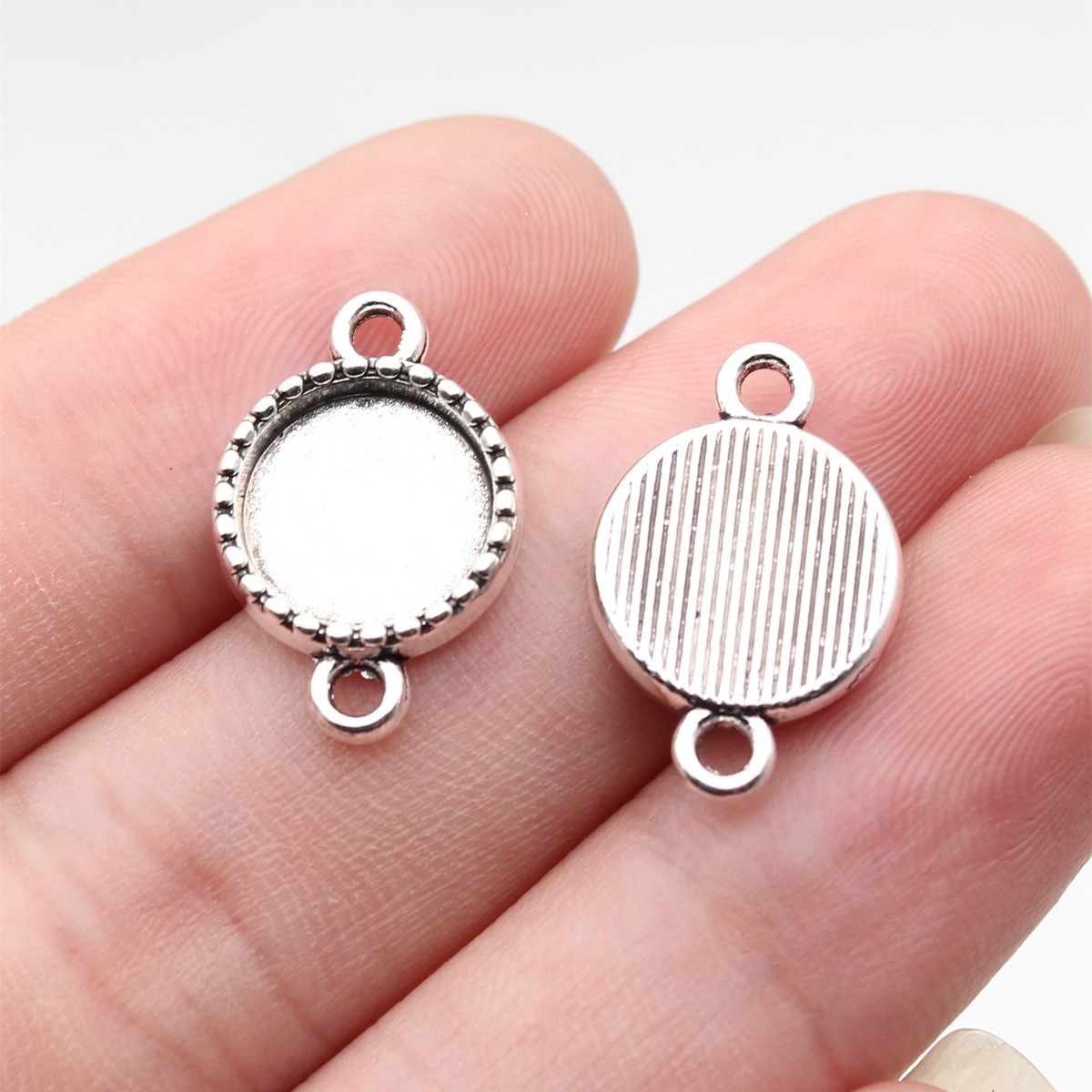 Outer diameter: 19x12mm Inner diameter: 9.9mm - An