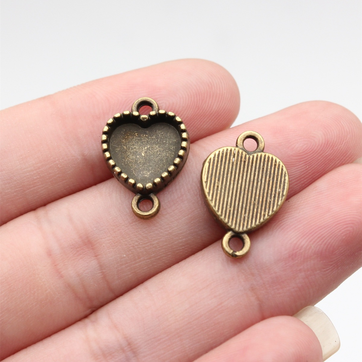 Outer diameter: 19x13mm inner diameter: 10x9mm - A