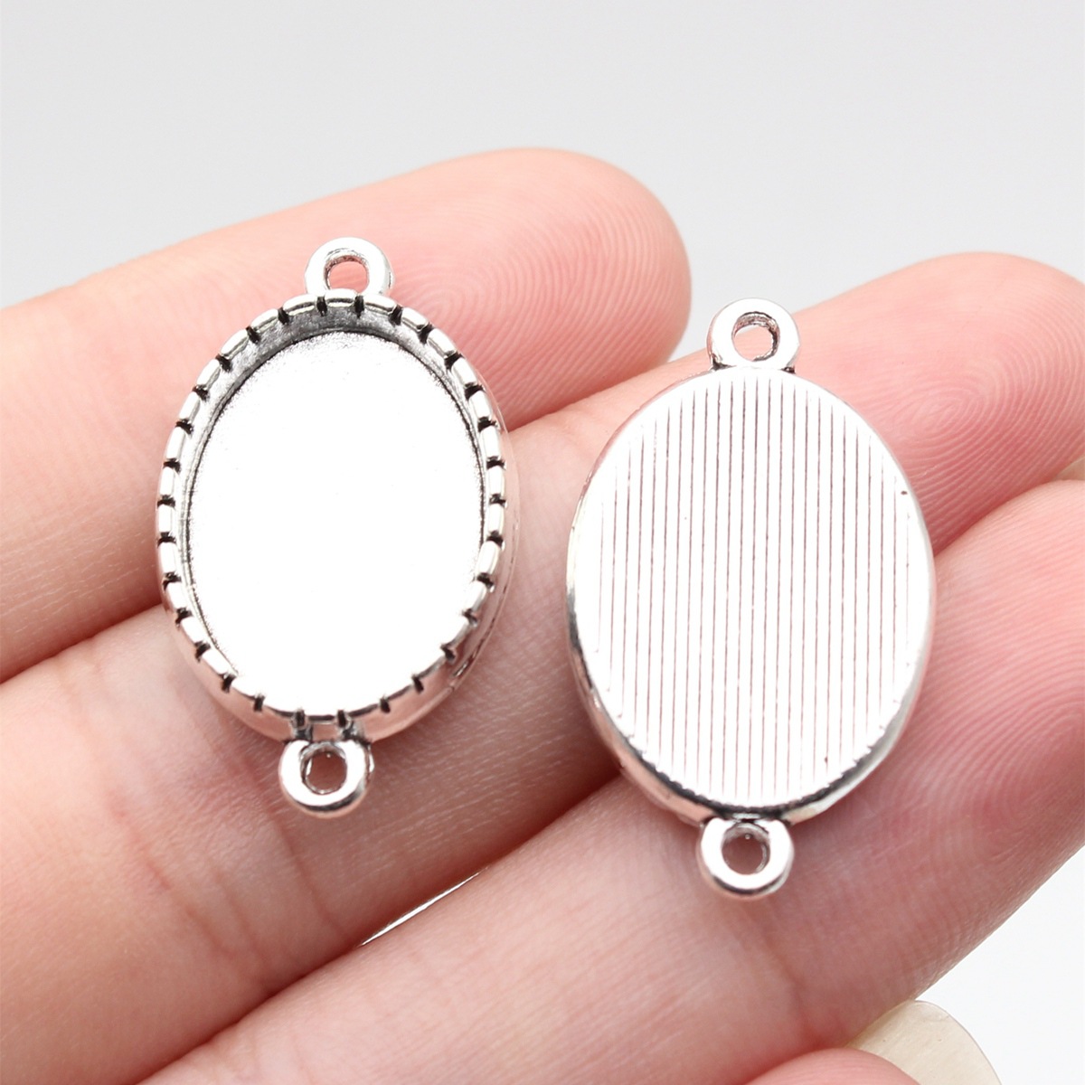 Outer diameter: 27x16mm, inner diameter: 13x18mm -