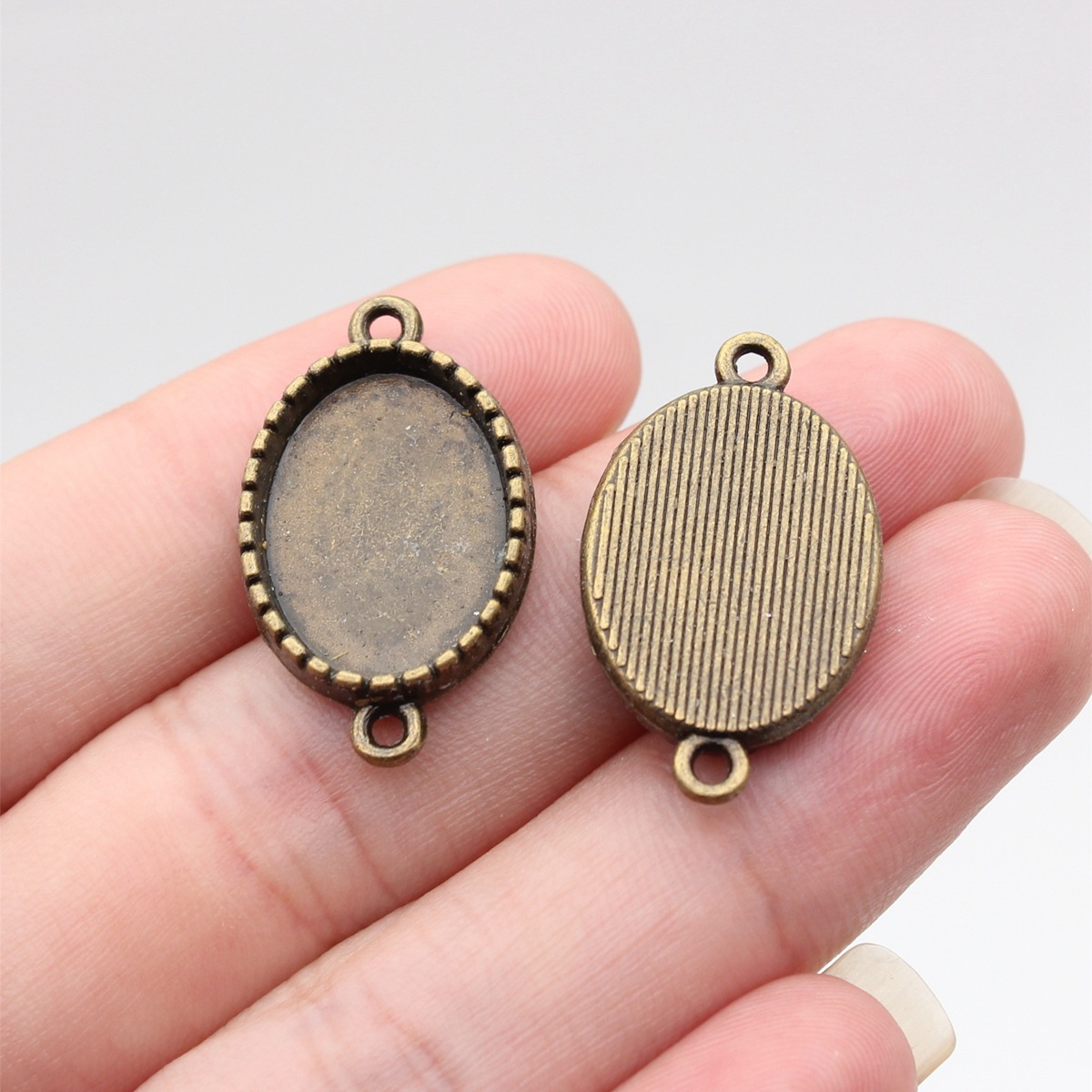 Outer diameter: 27x16mm Inner diameter: 13x18mm -