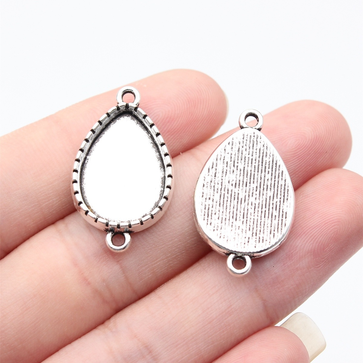 13:Outer diameter 27x16mm, inner diameter 13x18mm antique silver_b18137_w21-h39