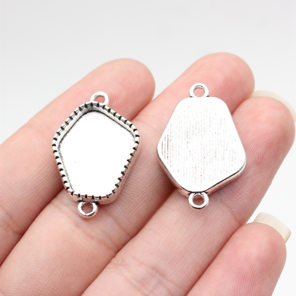 15:Outer diameter 27x18mm, inner diameter 15x18mm antique silver_b18138_w21-i02