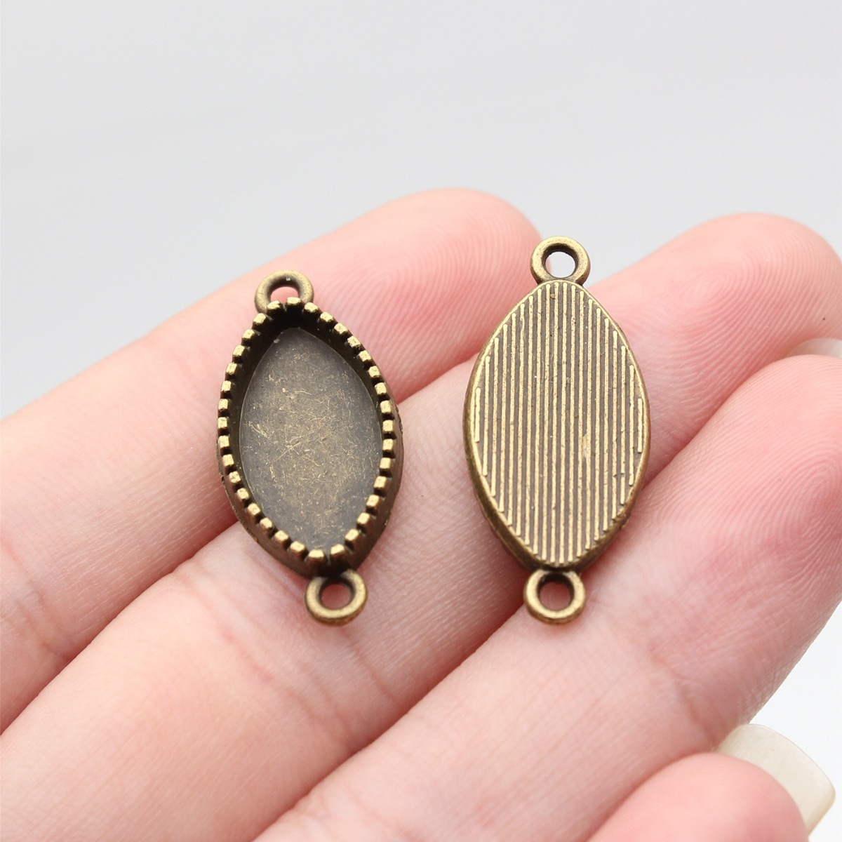 24:Outer diameter 27x12mm, inner diameter 17.8x9.4mm_ancient bronze color_a13891_w22-b21