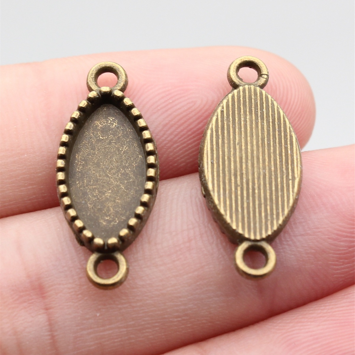 26:Outer diameter 24x10mm, inner diameter 14.7x7.5mm_ancient bronze color_a13892_w22-b28