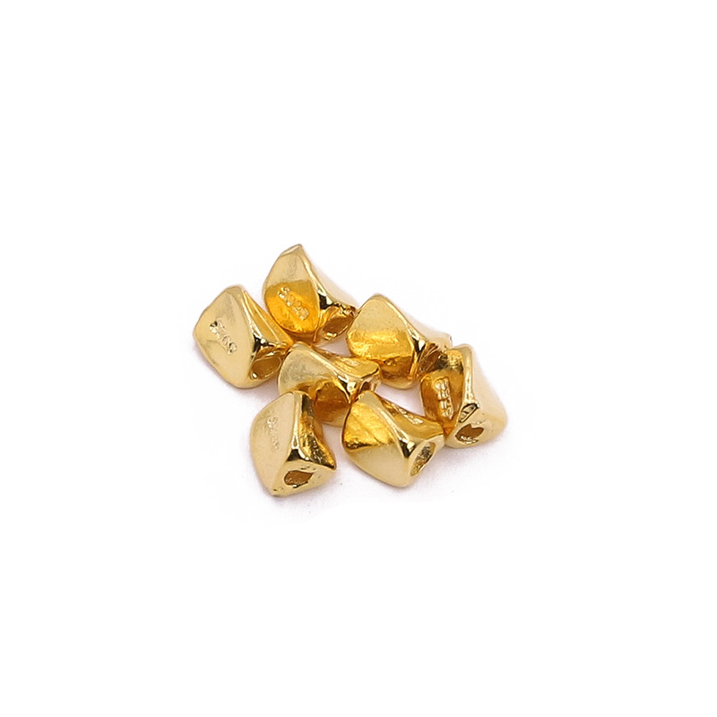 3:Goldfarbe überzogen